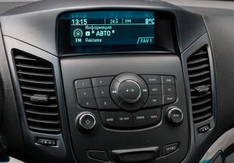 Подержанный автомобиль Chevrolet Orlando 2013 года (16 фото)