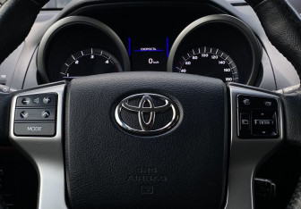 Подержанный автомобиль Toyota Land Cruiser Prado 2013 года (15 фото)