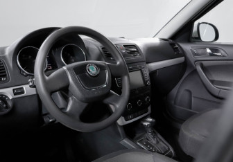 Подержанный автомобиль Skoda Yeti 2012 года (14 фото)