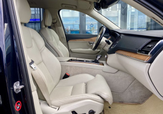 Подержанный автомобиль Volvo XC90 2015 года (22 фото)