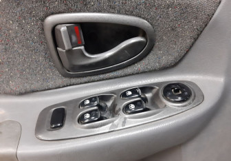 Подержанный автомобиль Hyundai Accent Sedan 2005 года (17 фото)