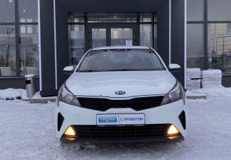 Подержанный автомобиль Kia Rio Sedan 2020 года (2 фото)