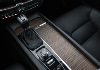 Подержанный автомобиль Volvo XC60 2021 года (18 фото)