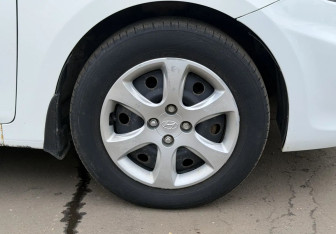 Подержанный автомобиль Hyundai Solaris Sedan 2013 года (13 фото)