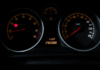 Подержанный автомобиль Opel Astra Sedan 2012 года (11 фото)