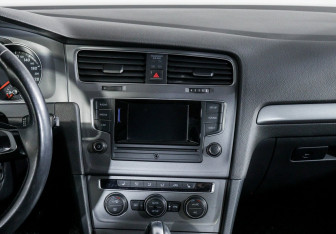 Подержанный автомобиль Volkswagen Golf Hatchback 2013 года (10 фото)