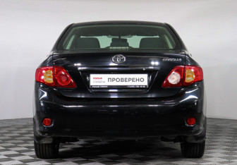 Подержанный автомобиль Toyota Corolla Sedan 2010 года (5 фото)