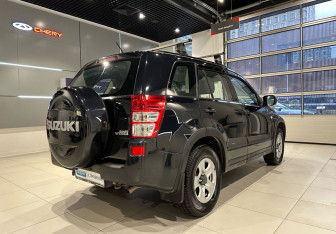 Подержанный автомобиль Suzuki Grand Vitara 2009 года (4 фото)