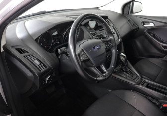 Подержанный автомобиль Ford Focus Hatchback 2018 года (9 фото)