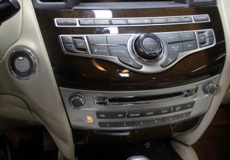 Подержанный автомобиль Infiniti QX60 2017 года (20 фото)