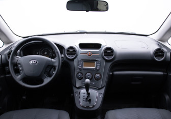 Подержанный автомобиль Kia Carens 2011 года (14 фото)
