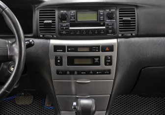 Подержанный автомобиль Toyota Corolla Sedan 2006 года (15 фото)