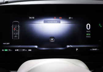 Подержанный автомобиль Voyah Dream 2023 года (16 фото)