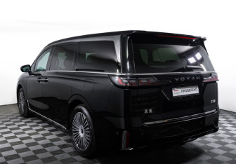 Подержанный автомобиль Voyah Dream 2025 года (7 фото)