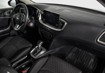 Подержанный автомобиль Kia Ceed Wagon 2020 года (5 фото)