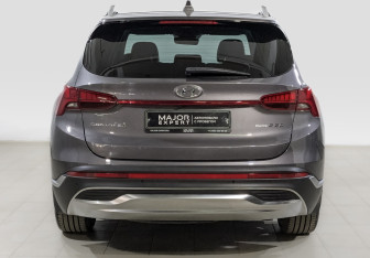 Подержанный автомобиль Hyundai Santa Fe 2022 года (6 фото)