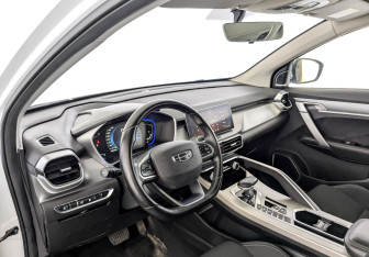 Подержанный автомобиль Geely Coolray 2023 года (16 фото)