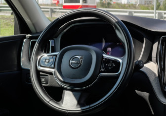 Подержанный автомобиль Volvo XC60 2021 года (14 фото)