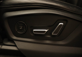 Подержанный автомобиль Audi Q8 2019 года (28 фото)