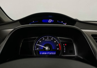 Подержанный автомобиль Honda Civic Sedan 2007 года (11 фото)
