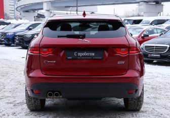 Подержанный автомобиль Jaguar F-Pace 2017 года (6 фото)