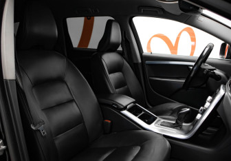 Подержанный автомобиль Volvo XC70 2014 года (28 фото)