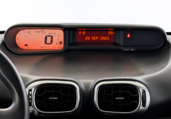 Подержанный автомобиль Citroen C3 Picasso 2012 года (15 фото)