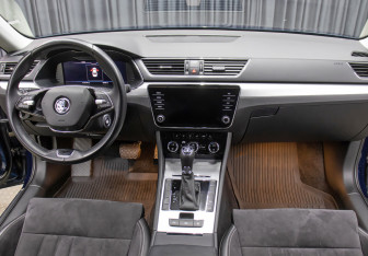 Подержанный автомобиль Skoda Superb Liftback 2021 года (14 фото)