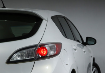 Подержанный автомобиль Mazda 3 Hatchback 2011 года (16 фото)