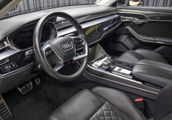Подержанный автомобиль Audi S8 2021 года (16 фото)