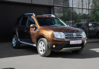 Подержанный автомобиль Renault Duster 2013 года (3 фото)
