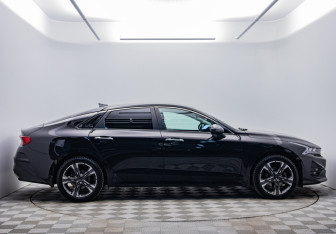 Подержанный автомобиль Kia K5 2021 года (4 фото)