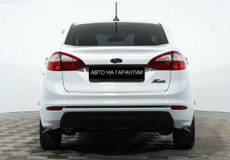 Подержанный автомобиль Ford Fiesta Sedan 2018 года (5 фото)