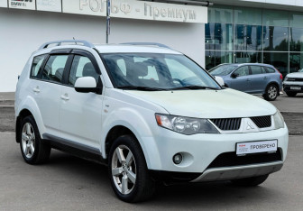 Подержанный автомобиль Mitsubishi Outlander 2008 года (3 фото)