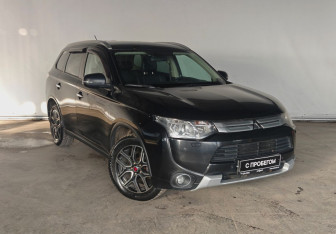 Подержанный автомобиль Mitsubishi Outlander 2014 года (3 фото)