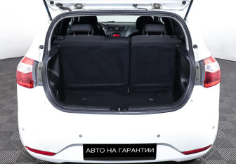 Подержанный автомобиль Kia Rio Hatchback 2012 года (17 фото)