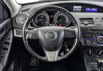 Подержанный автомобиль Mazda 3 Hatchback 2012 года (22 фото)