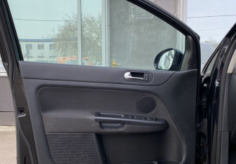 Подержанный автомобиль Volkswagen Golf Plus 2012 года (16 фото)