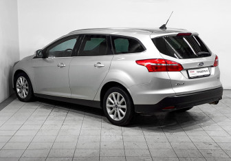 Подержанный автомобиль Ford Focus Wagon 2017 года (6 фото)