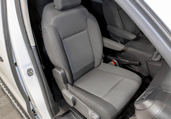 Подержанный автомобиль Peugeot Traveller 2021 года (23 фото)