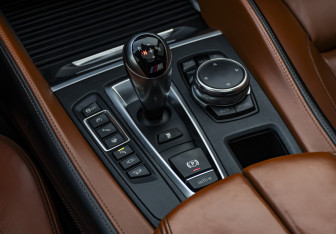 Подержанный автомобиль BMW X5 M 2015 года (19 фото)