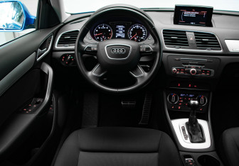 Подержанный автомобиль Audi Q3 2015 года (9 фото)