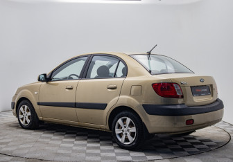 Подержанный автомобиль Kia Rio Sedan 2009 года (3 фото)