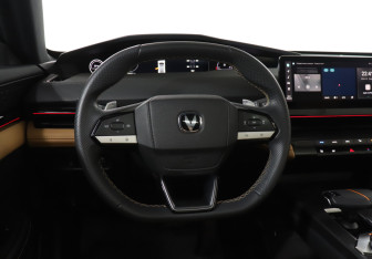 Подержанный автомобиль Changan UNI-V 2023 года (20 фото)