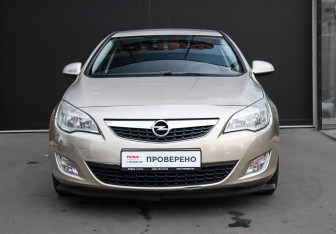 Подержанный автомобиль Opel Astra Hatchback 2011 года (2 фото)