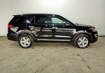 Подержанный автомобиль Ford Explorer 2017 года (8 фото)