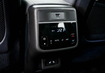 Подержанный автомобиль Exeed VX 2022 года (17 фото)