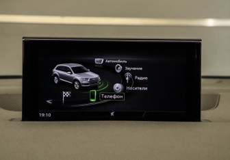 Подержанный автомобиль Audi Q7 2015 года (19 фото)