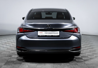 Подержанный автомобиль Lexus ES 2018 года (6 фото)