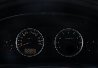 Подержанный автомобиль Nissan Almera Sedan 2003 года (7 фото)
